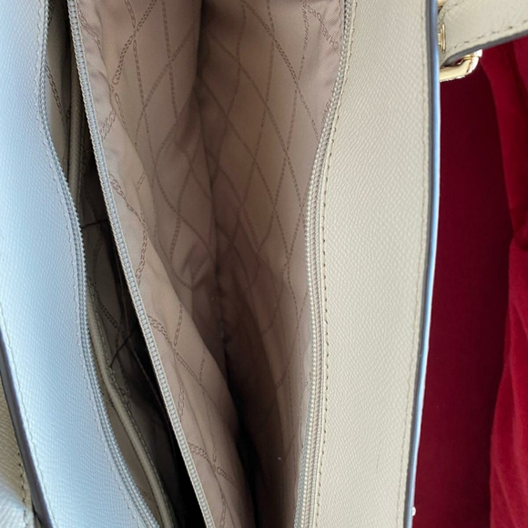 MK. Micheal Kors Voyager LOGO tote bag. - Picture 5 of 8